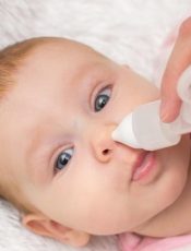Dégager le nez d’un bébé : les astuces à connaître