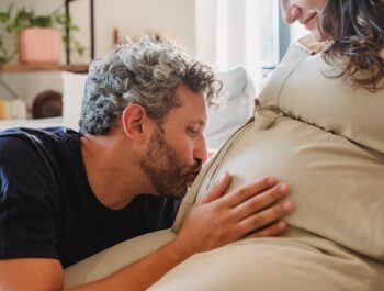 De la grossesse à la naissance : Le rôle crucial du partenaire de soutien